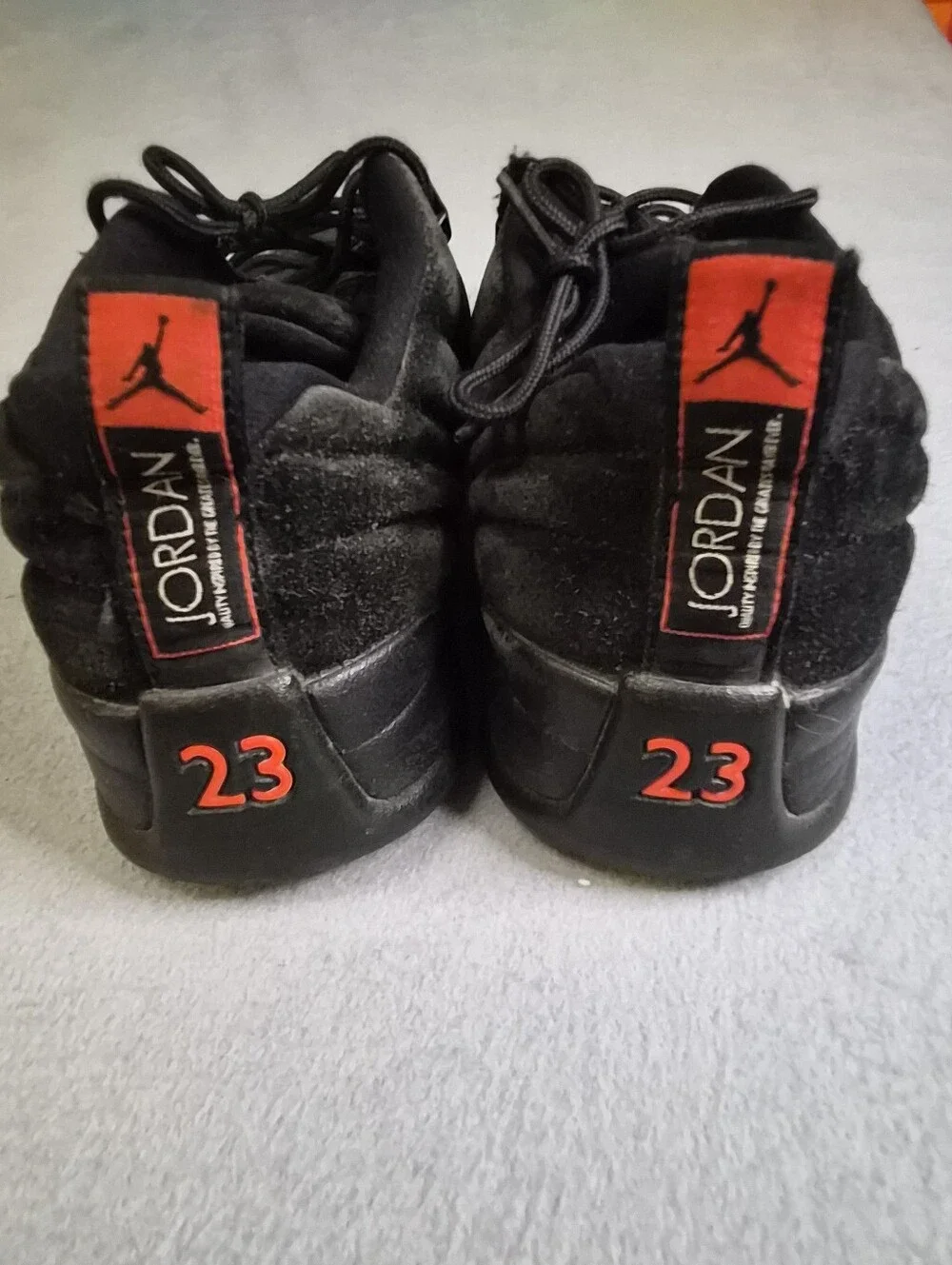 Jordan 23's black trainers, with red detailsSize US 11.5 #sneakers #basketball